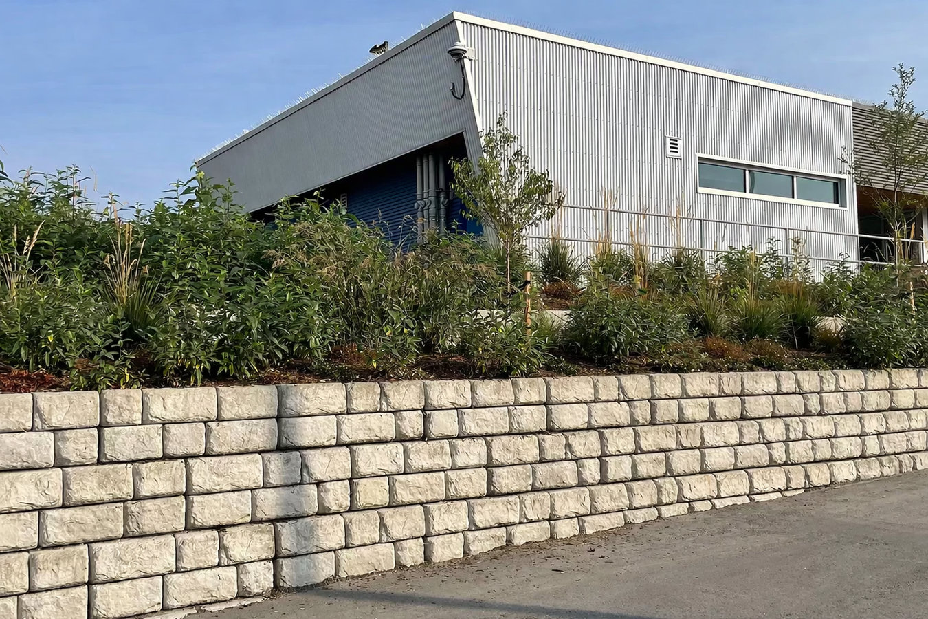 Concrete retaining walls